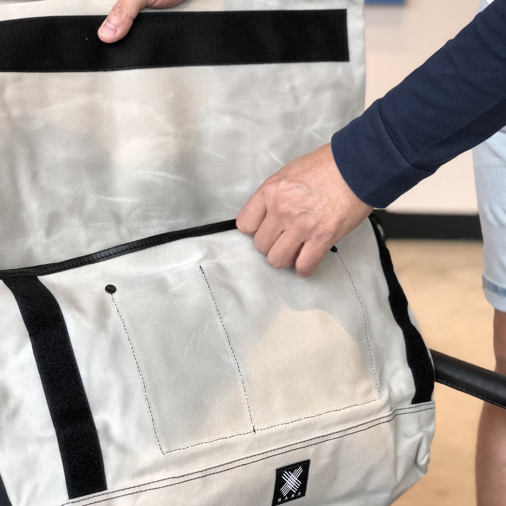 Messenger Bag - Light Grey - WEMUG