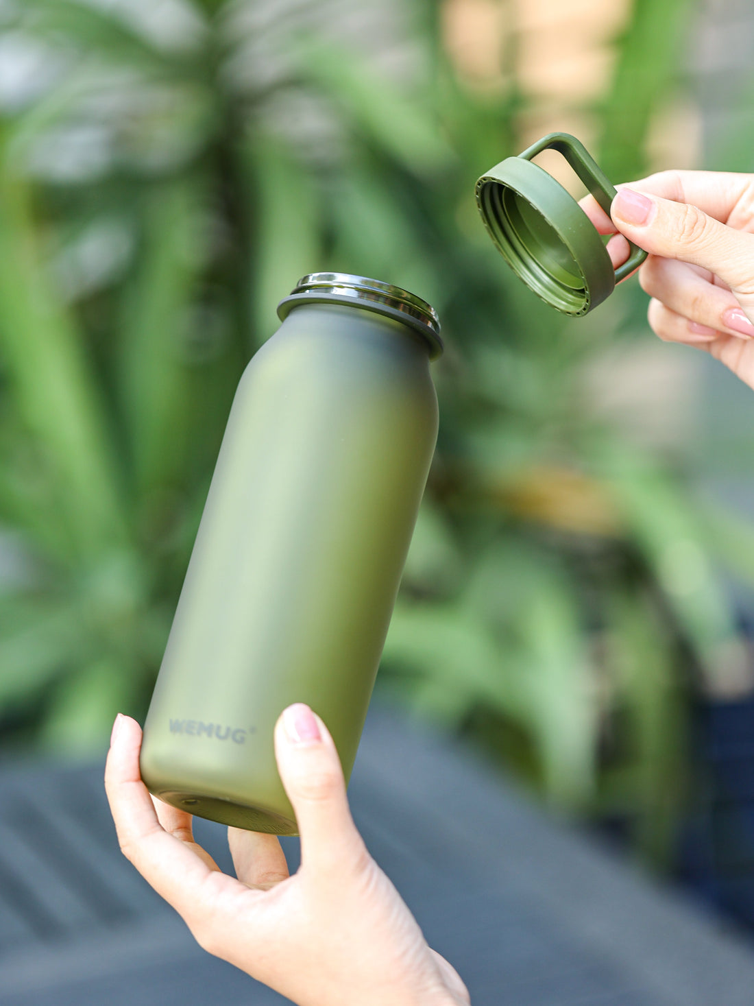 Hydrate in Style & Save: WEMUG 620ml Handled Bottle – Green Edition 15% Off for a Limited Time!