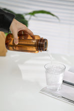 Load image into Gallery viewer, WEMUG Copper Brew Bottle 550ml Amber Brown – product shot with filter