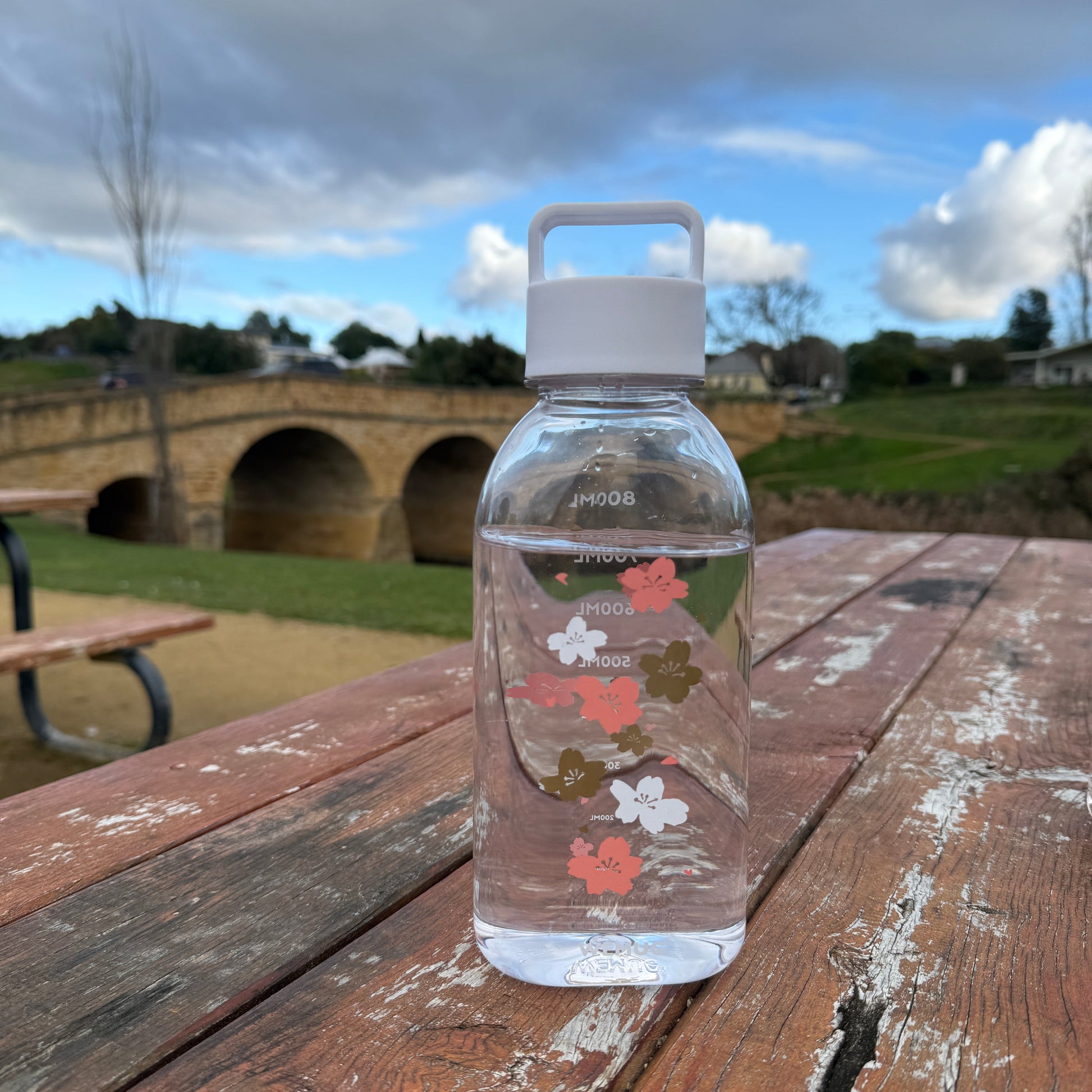 WEMUG Giant Bottle 1000ml plastic water bottle for sports and travelling-Sakura - WEMUG