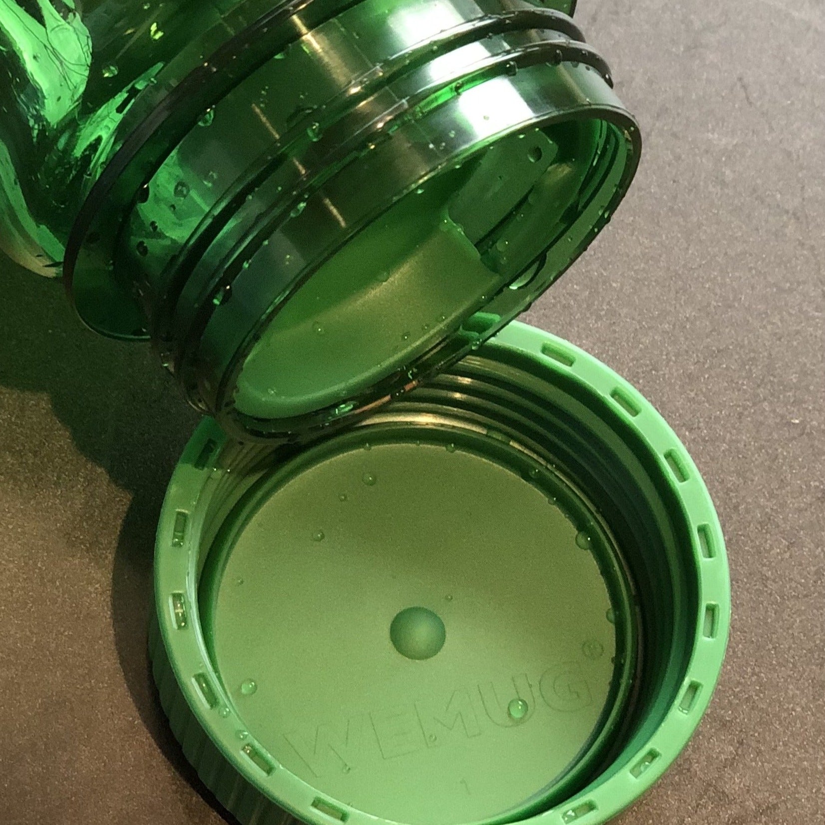 Water Bottle S500 Christmas Skateboarding - Green color - WEMUG