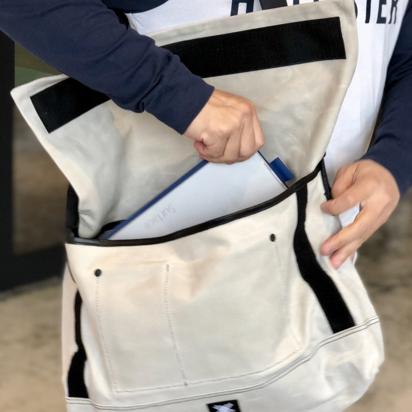 Messenger Bag - Light Grey - WEMUG